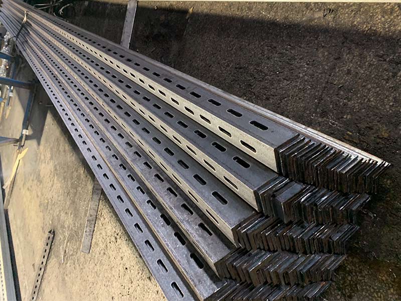 严格遵循承重标准规范安装才能让冲孔角钢为建筑工程提供可靠的安全保障